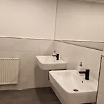 E Проживание в семье *